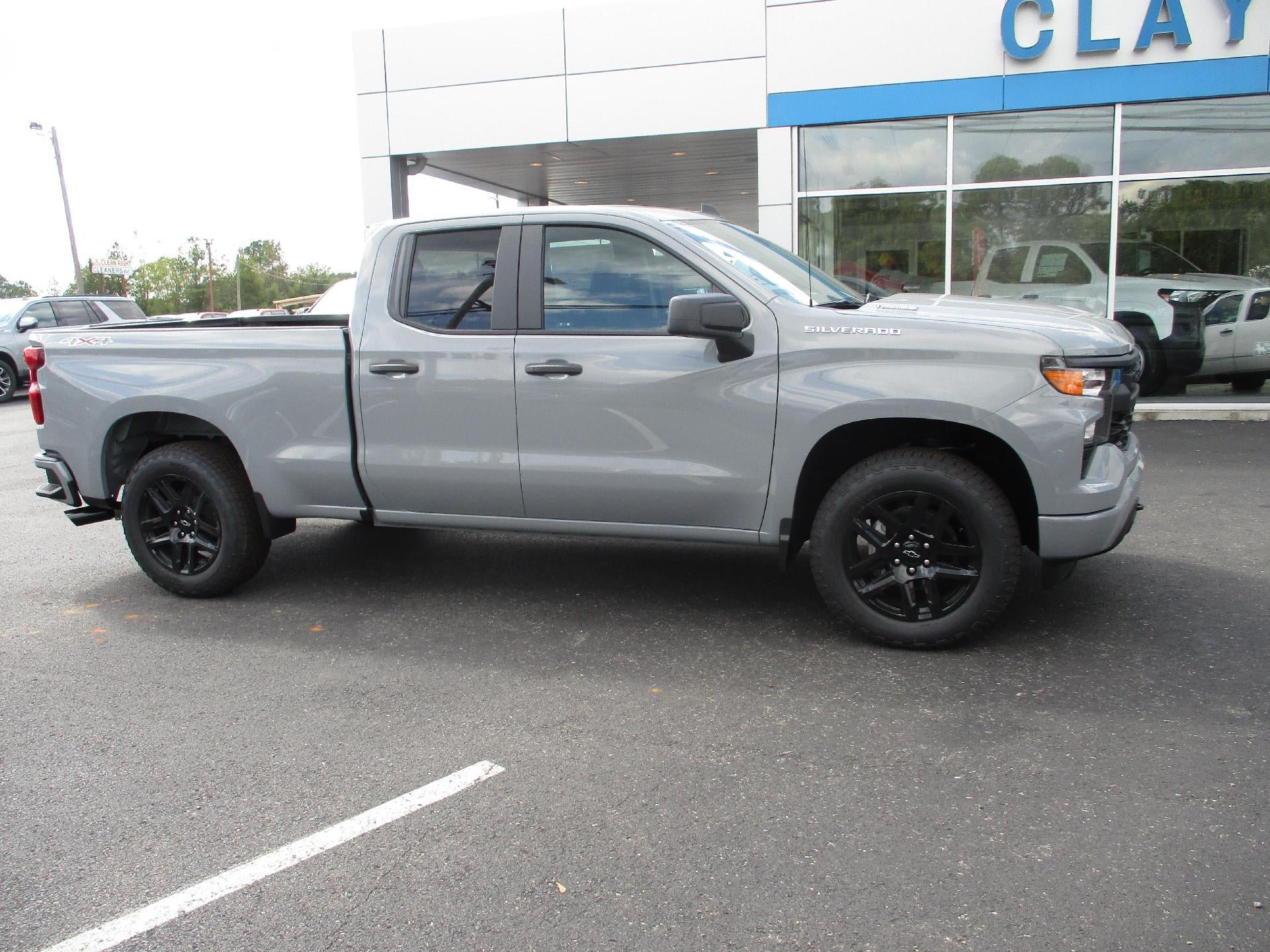 2025 Chevrolet Silverado 1500 Custom