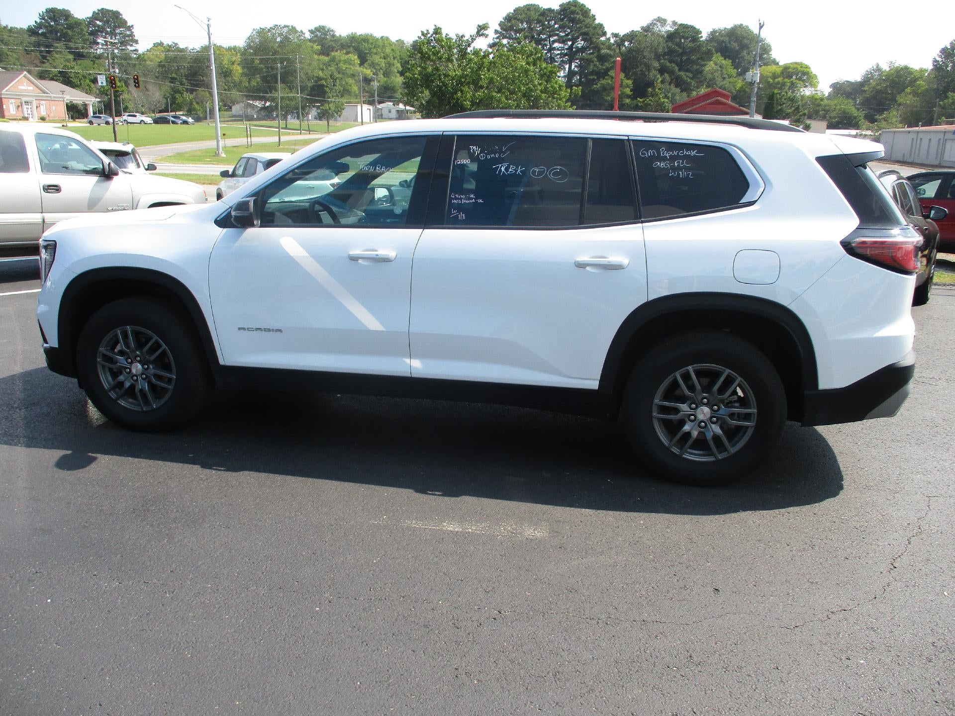 2025 GMC Acadia Elevation