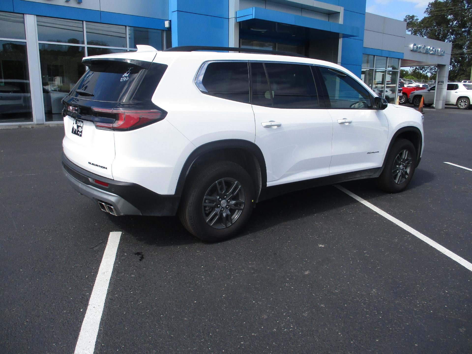 2025 GMC Acadia Elevation