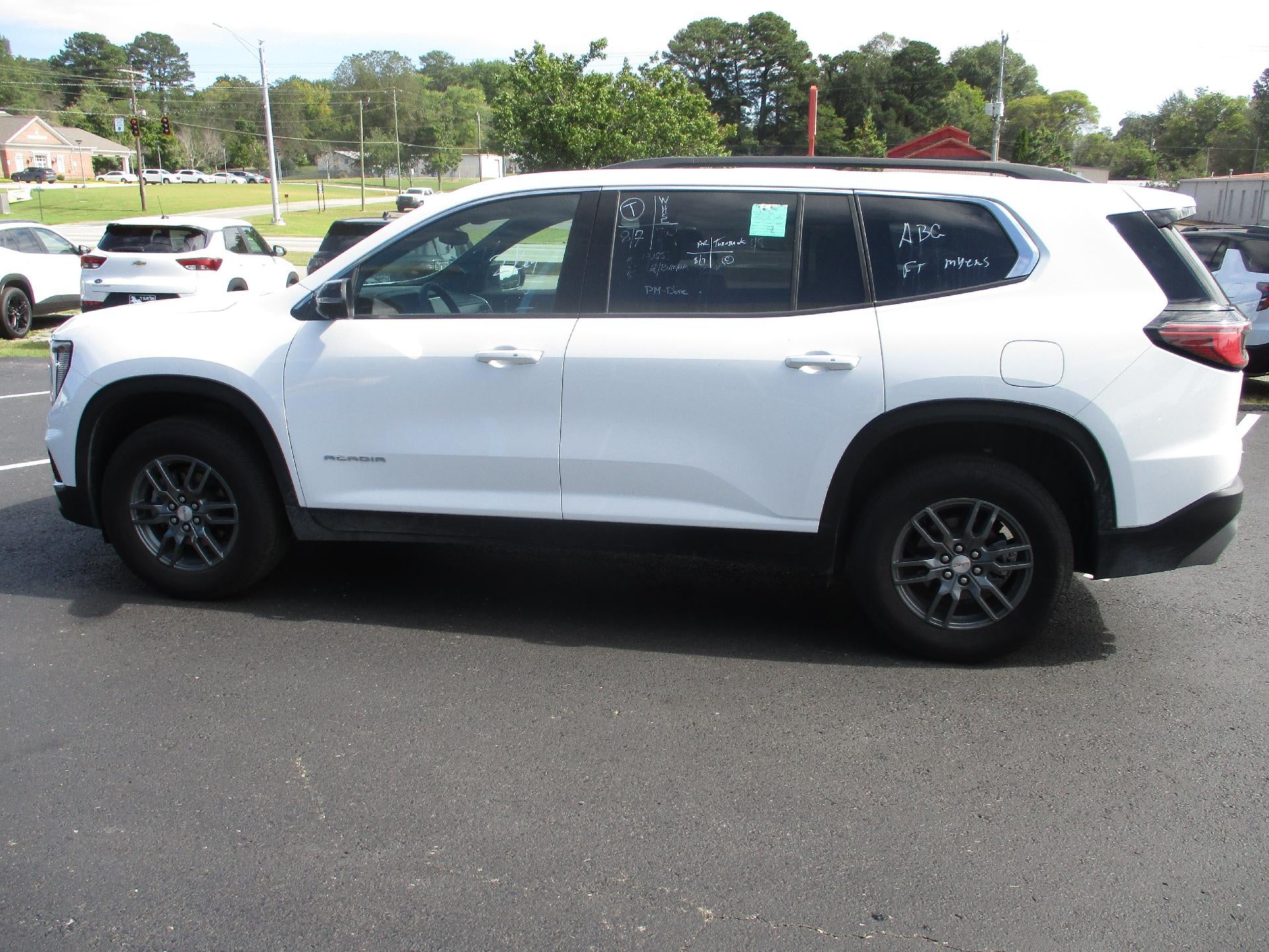 2025 GMC Acadia Elevation