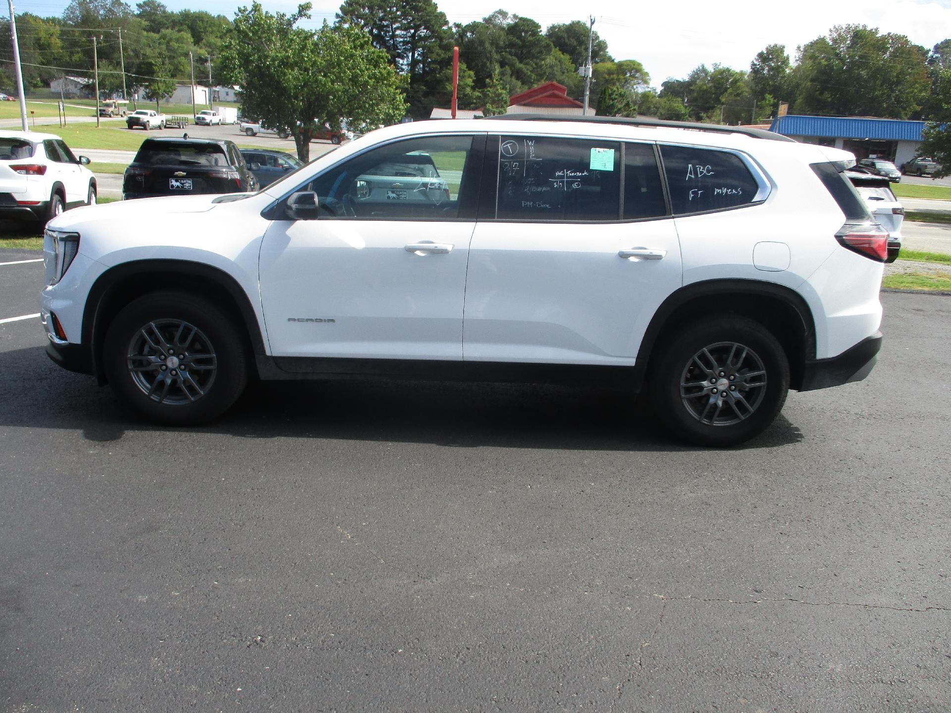2025 GMC Acadia Elevation