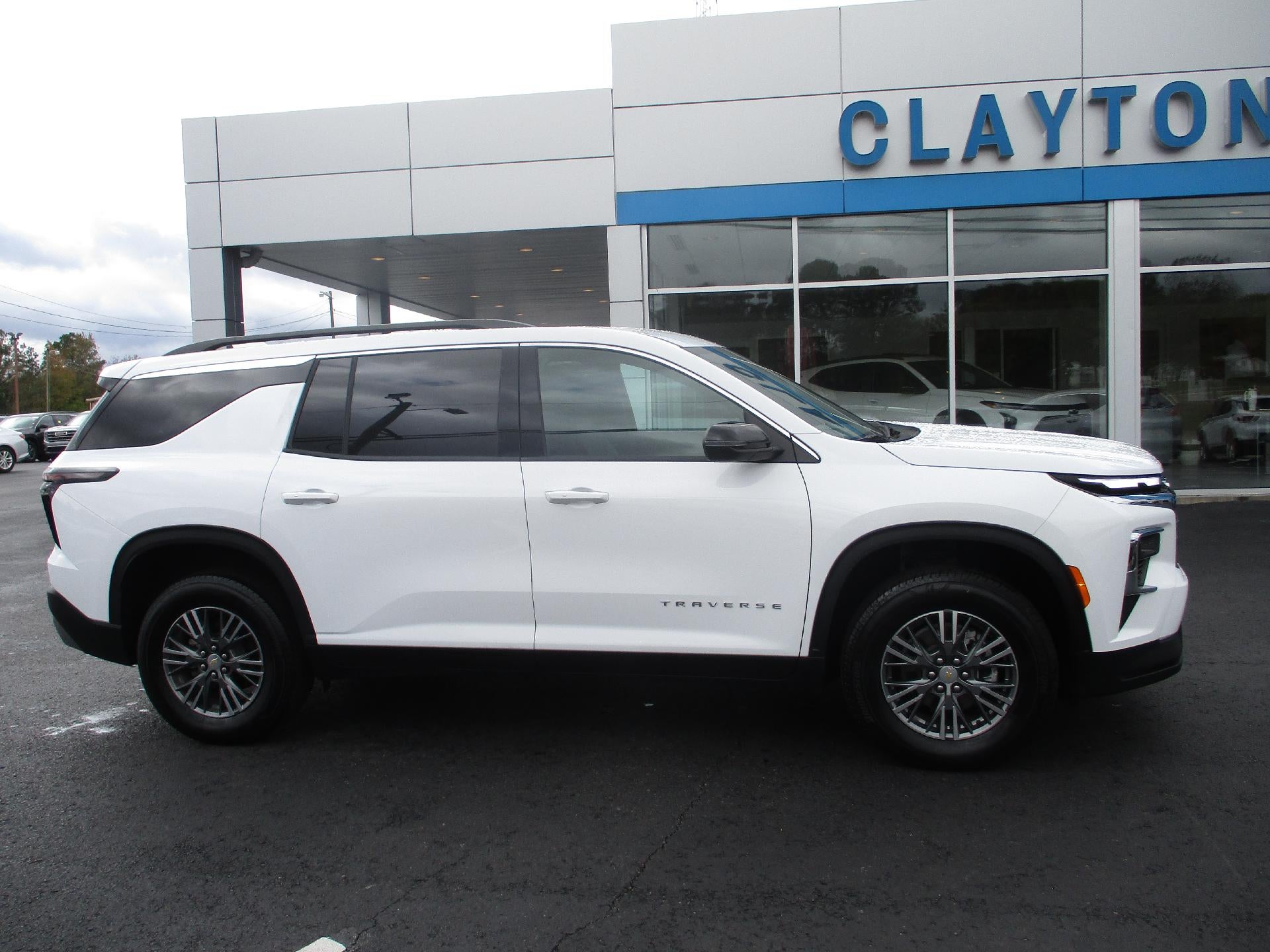 2025 Chevrolet Traverse LT