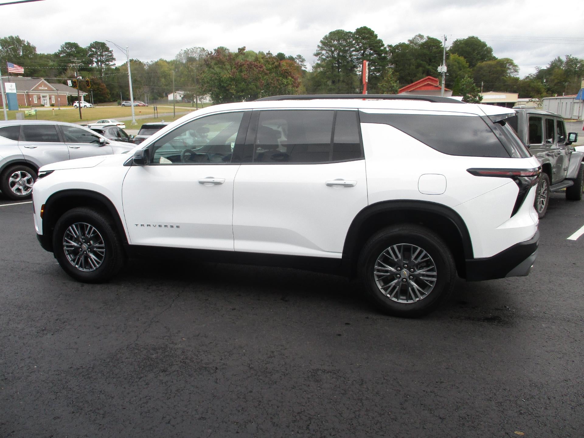 2025 Chevrolet Traverse LT