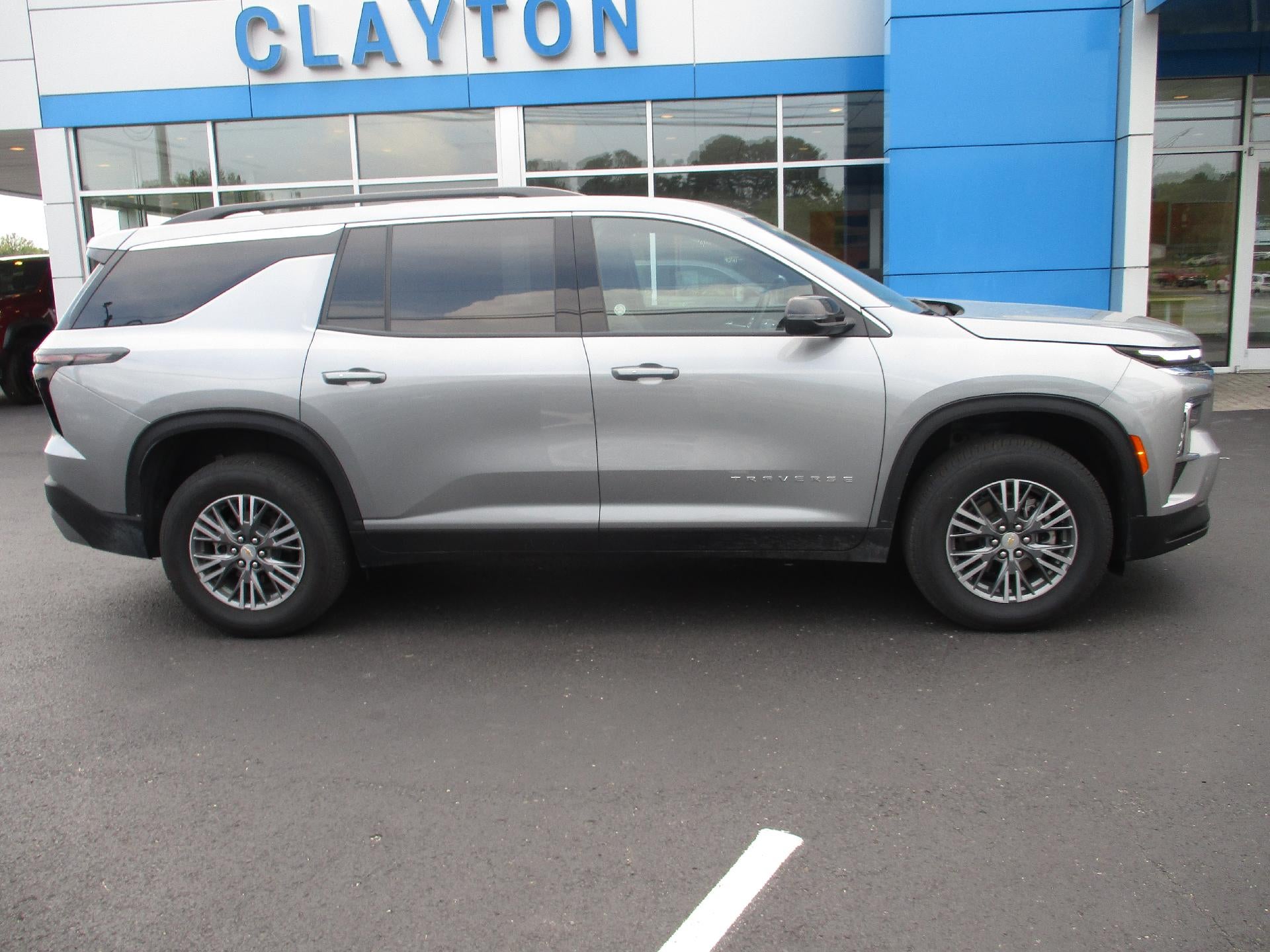 2025 Chevrolet Traverse LT