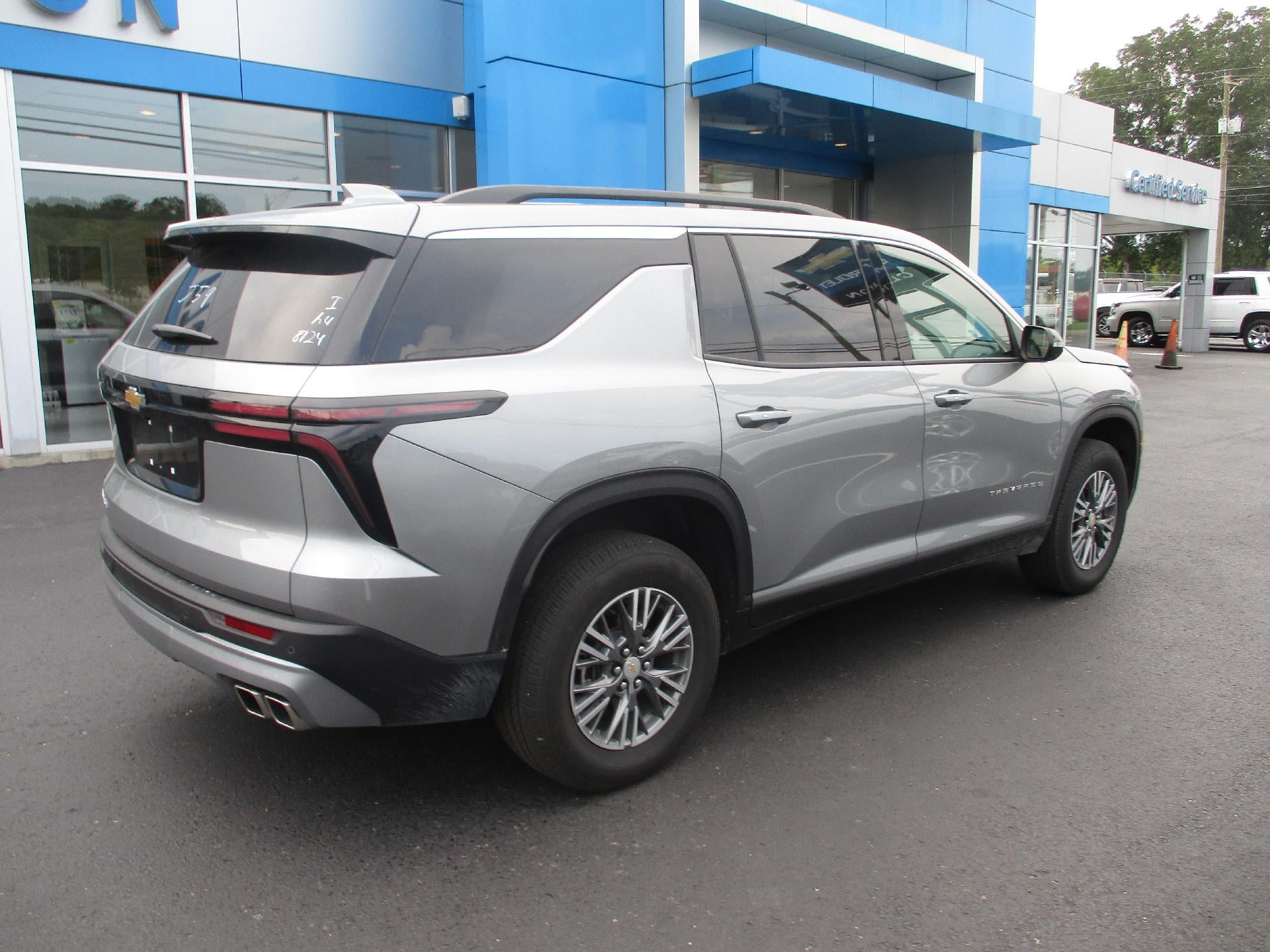 2025 Chevrolet Traverse LT