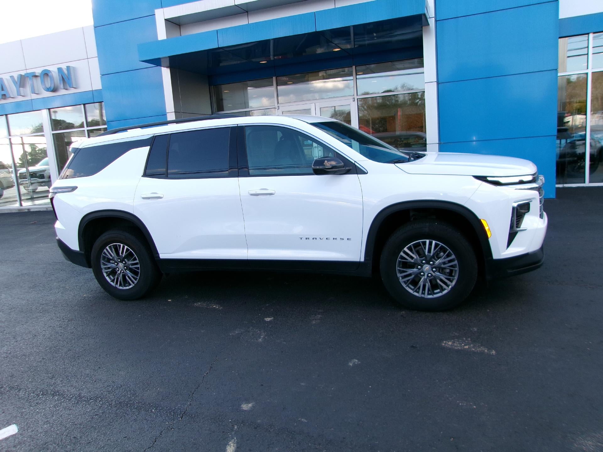 2025 Chevrolet Traverse LT