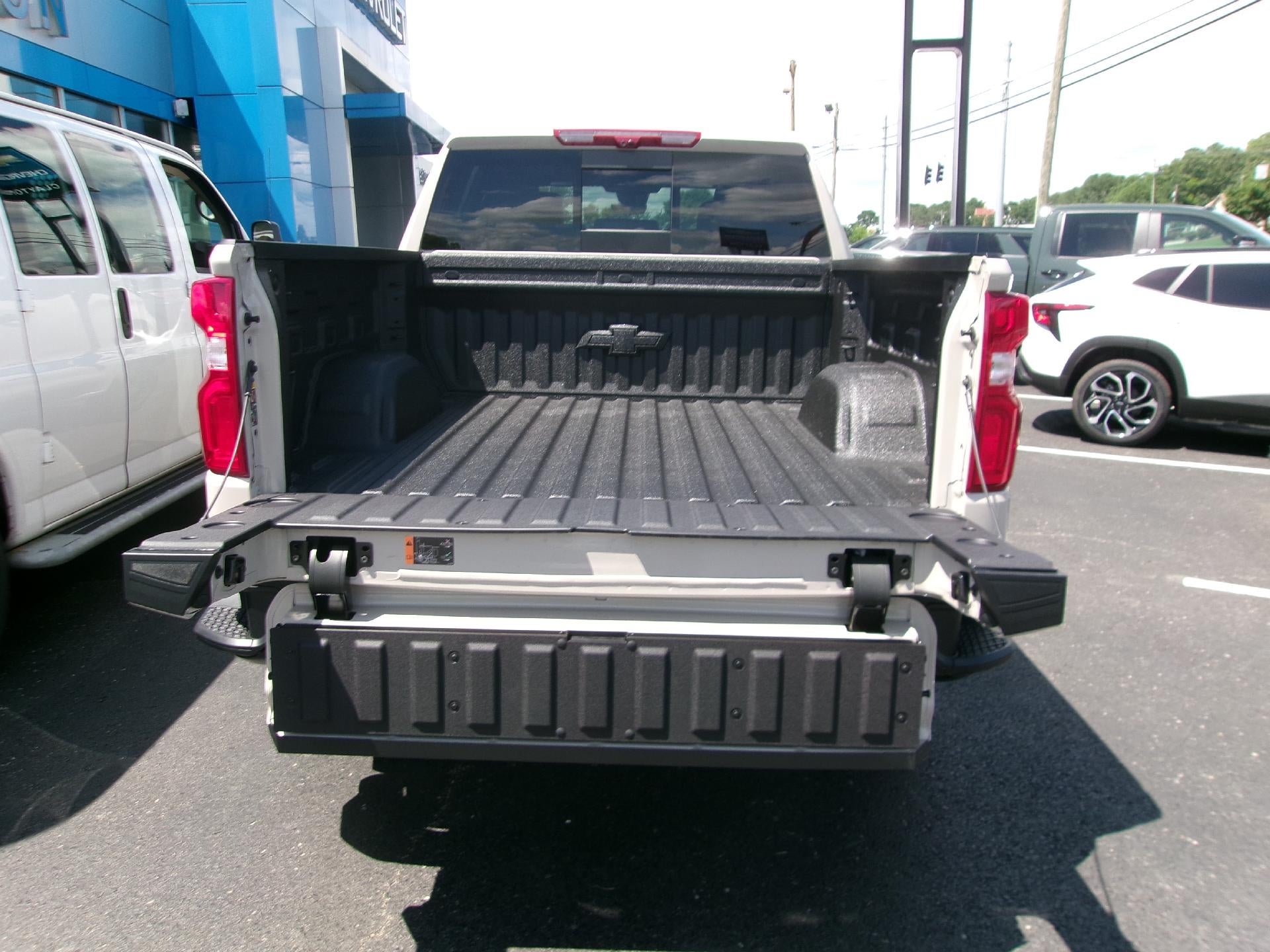 2026 Chevrolet Silverado 1500 ZR2 - Photo 6